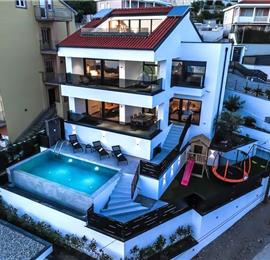 4 bedroom villa with infinity pool and sea views in Crikvencia, Rijeka, sleeps 8